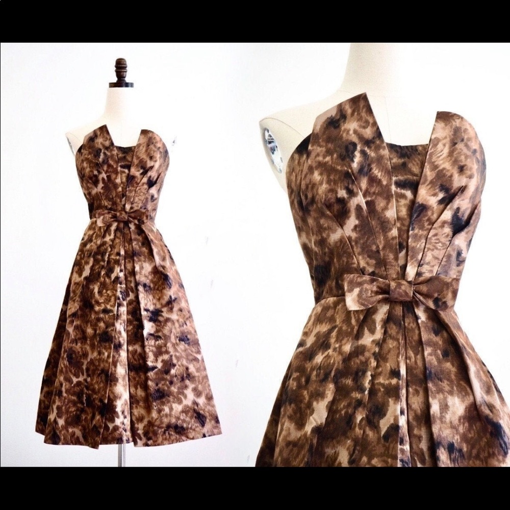 Sculptural 1950s Cocktail dress. Nipped waist and full skirt.  Autumn colors.